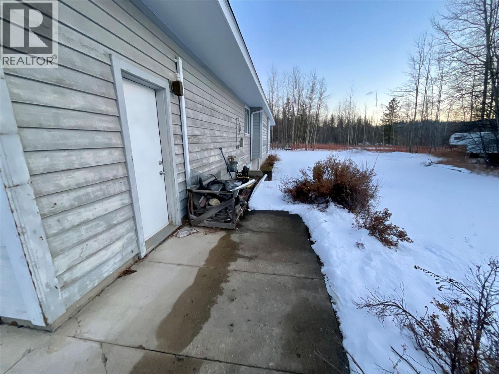 12 Collier Place, Tumbler Ridge, BC - Outdoor