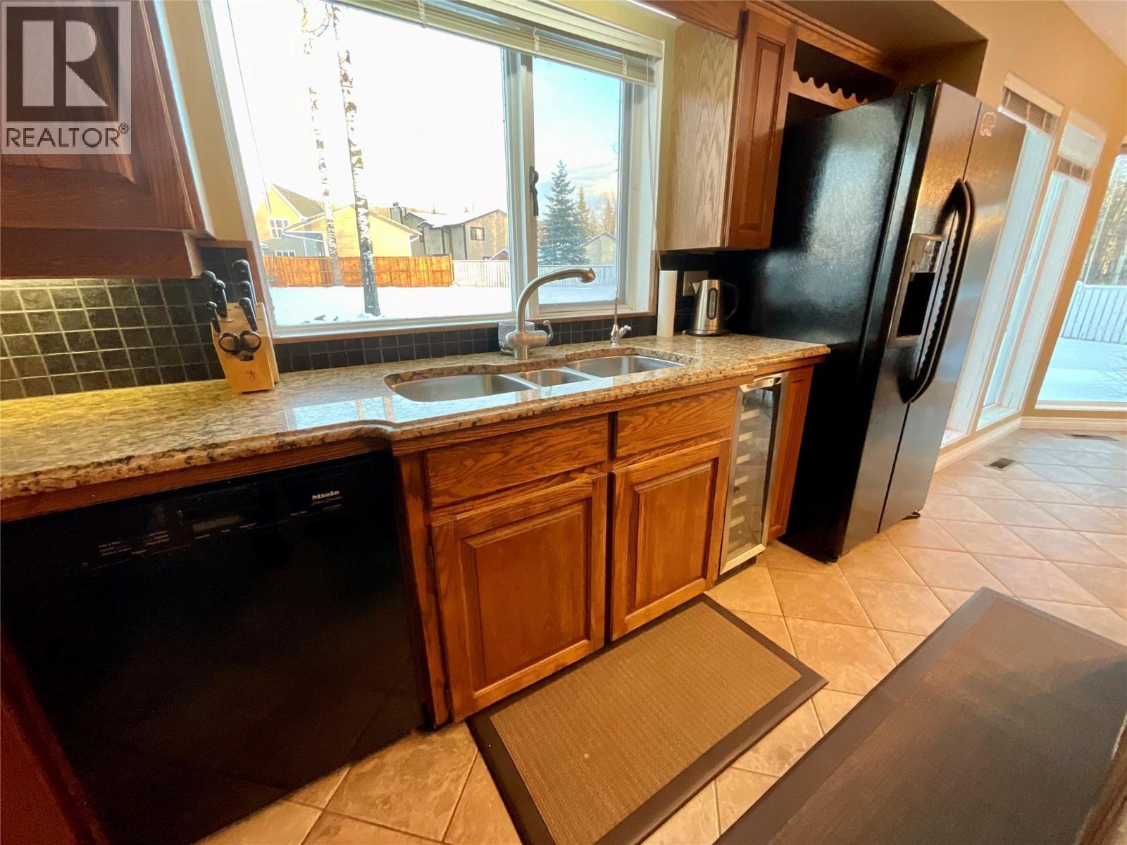 12 Collier Place, Tumbler Ridge, BC - Indoor Photo Showing Kitchen With Double Sink