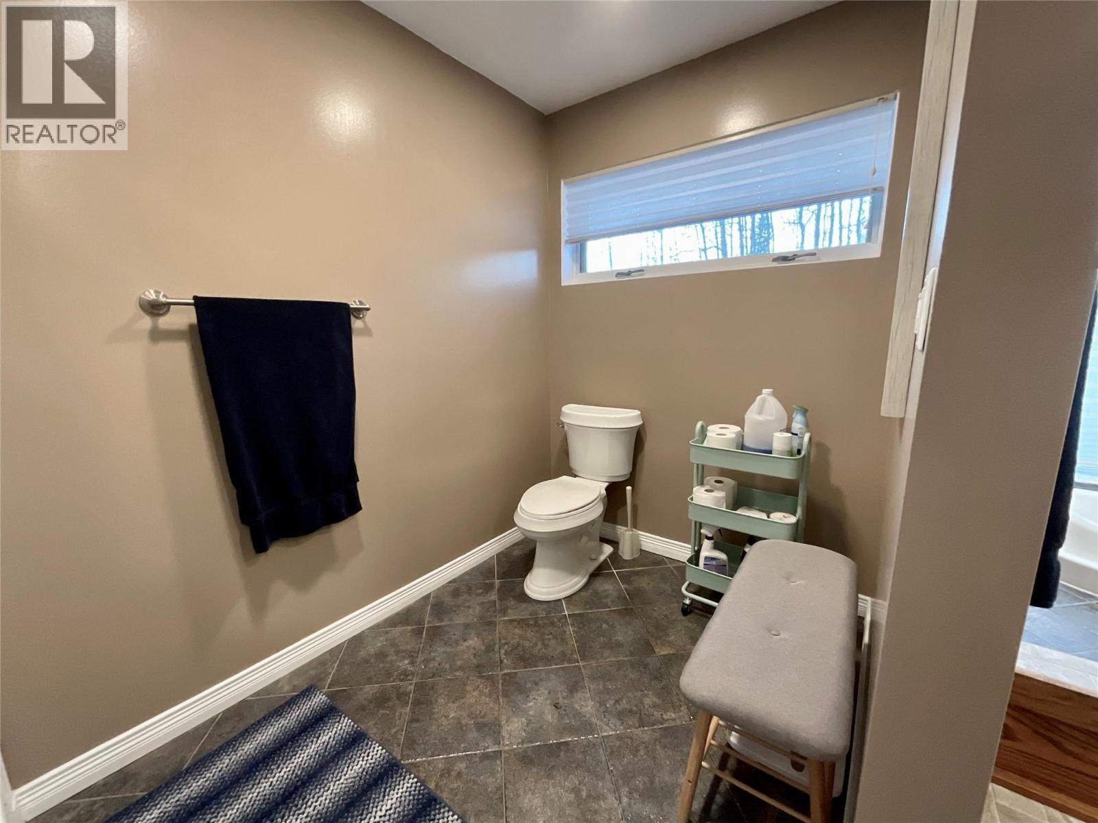 12 Collier Place, Tumbler Ridge, BC - Indoor Photo Showing Bathroom