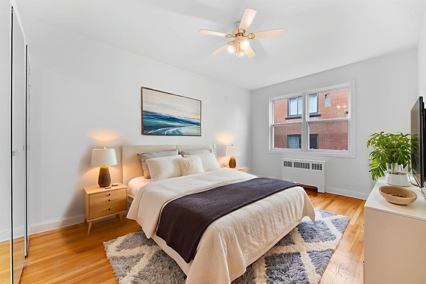 Primary bedroom - 6-3145 Av. Linton, Montréal (Côte-Des-Neiges/Notre-Dame-De-Grâce), QC - Indoor Photo Showing Bedroom