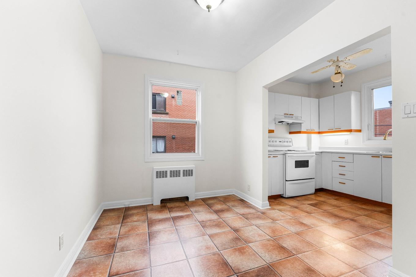Overall view - 6-3145 Av. Linton, Montréal (Côte-Des-Neiges/Notre-Dame-De-Grâce), QC - Indoor Photo Showing Kitchen