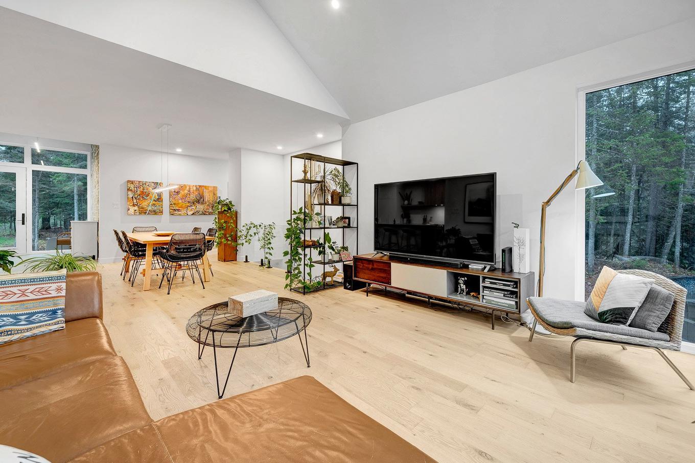 Living room - 1770Z - 1772Z Rue Du Manège, Sainte-Adèle, QC - Indoor Photo Showing Living Room