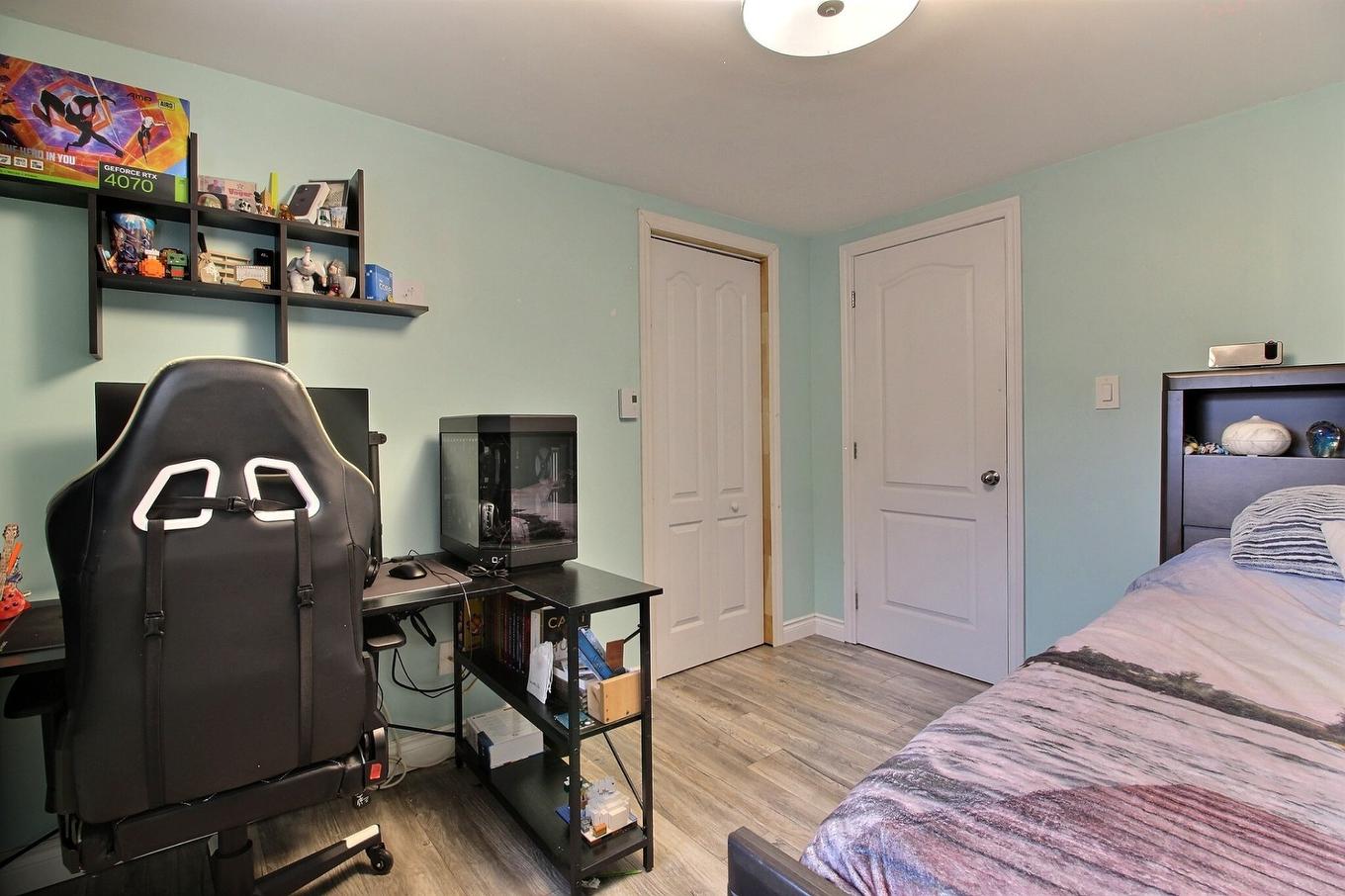 Chambre à coucher - 2125 Rue St-Denis, Drummondville, QC - Indoor Photo Showing Bedroom