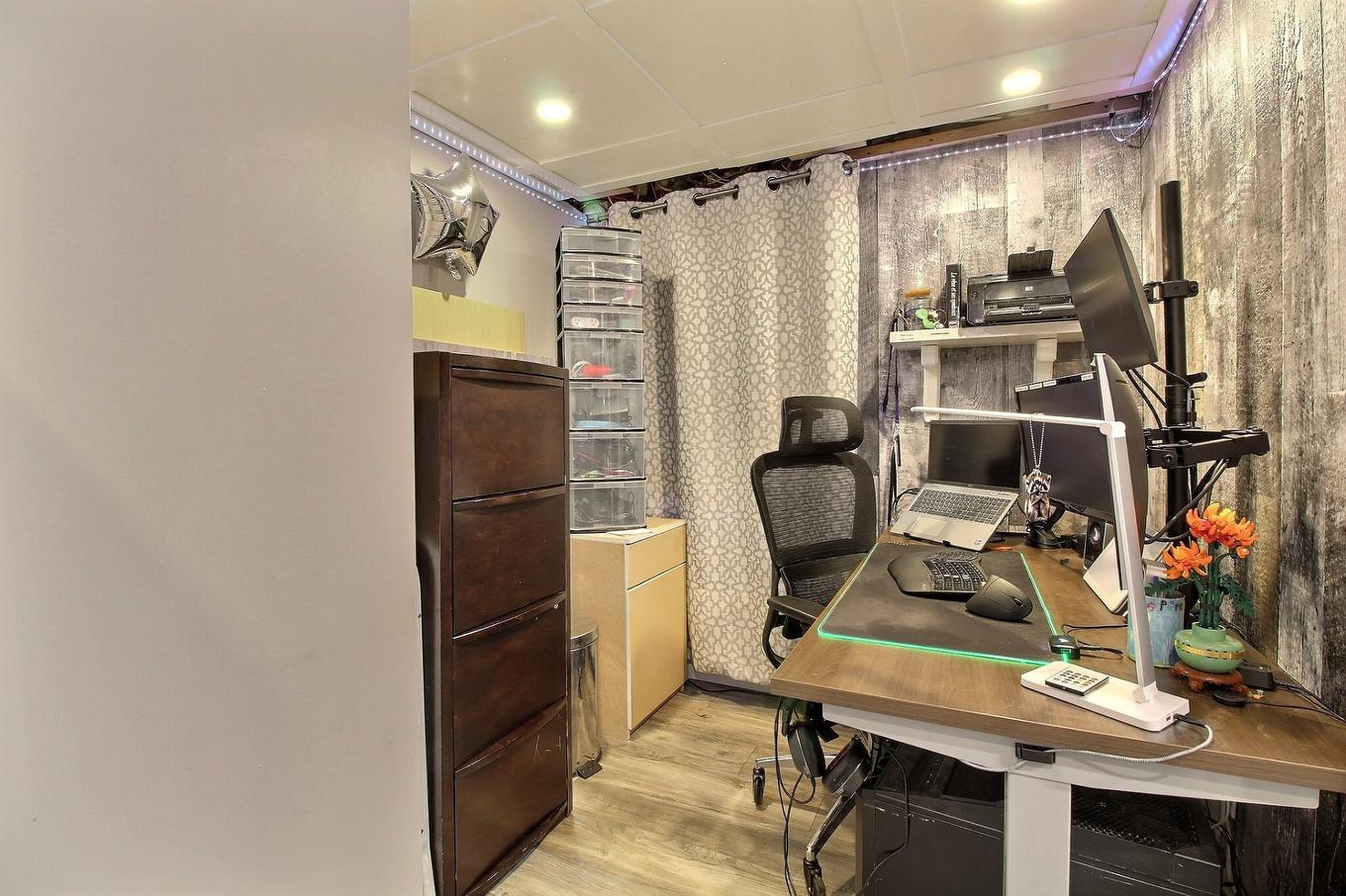 Bureau - 2125 Rue St-Denis, Drummondville, QC - Indoor