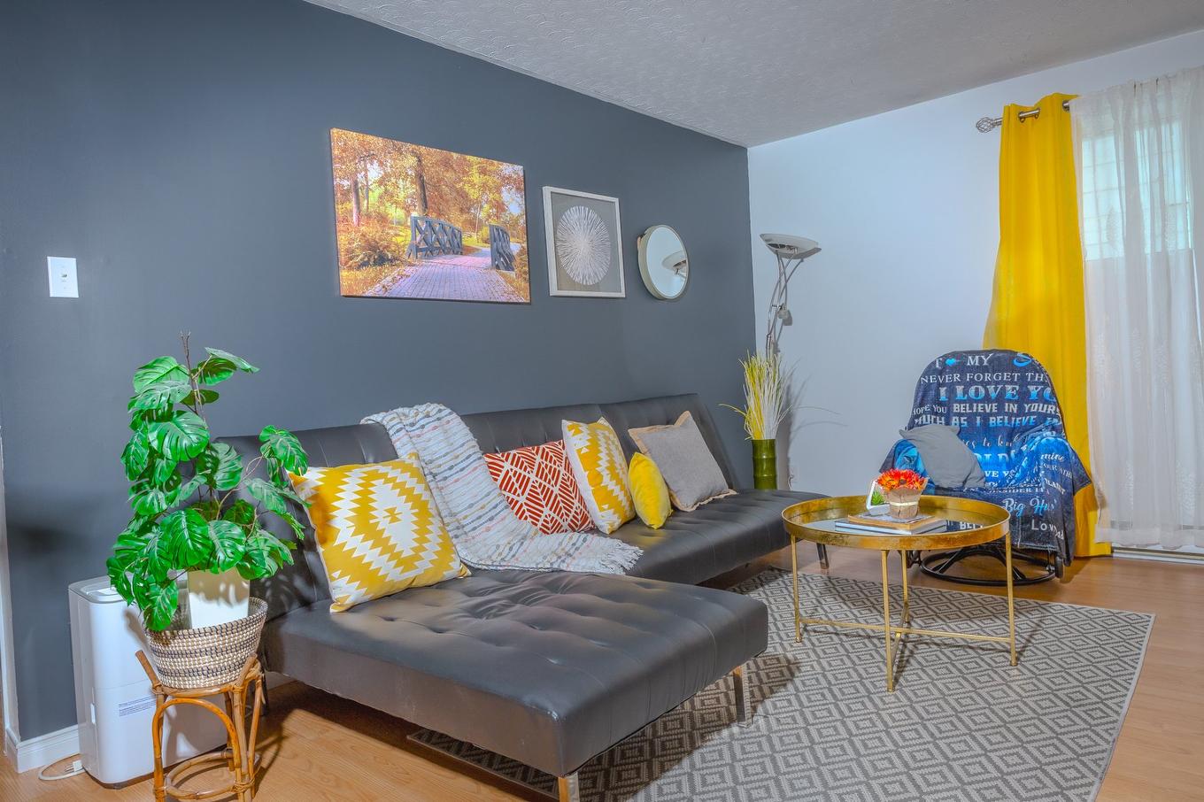 Salon - 39 Rue Monseigneur-Tessier E., Rouyn-Noranda, QC - Indoor Photo Showing Living Room