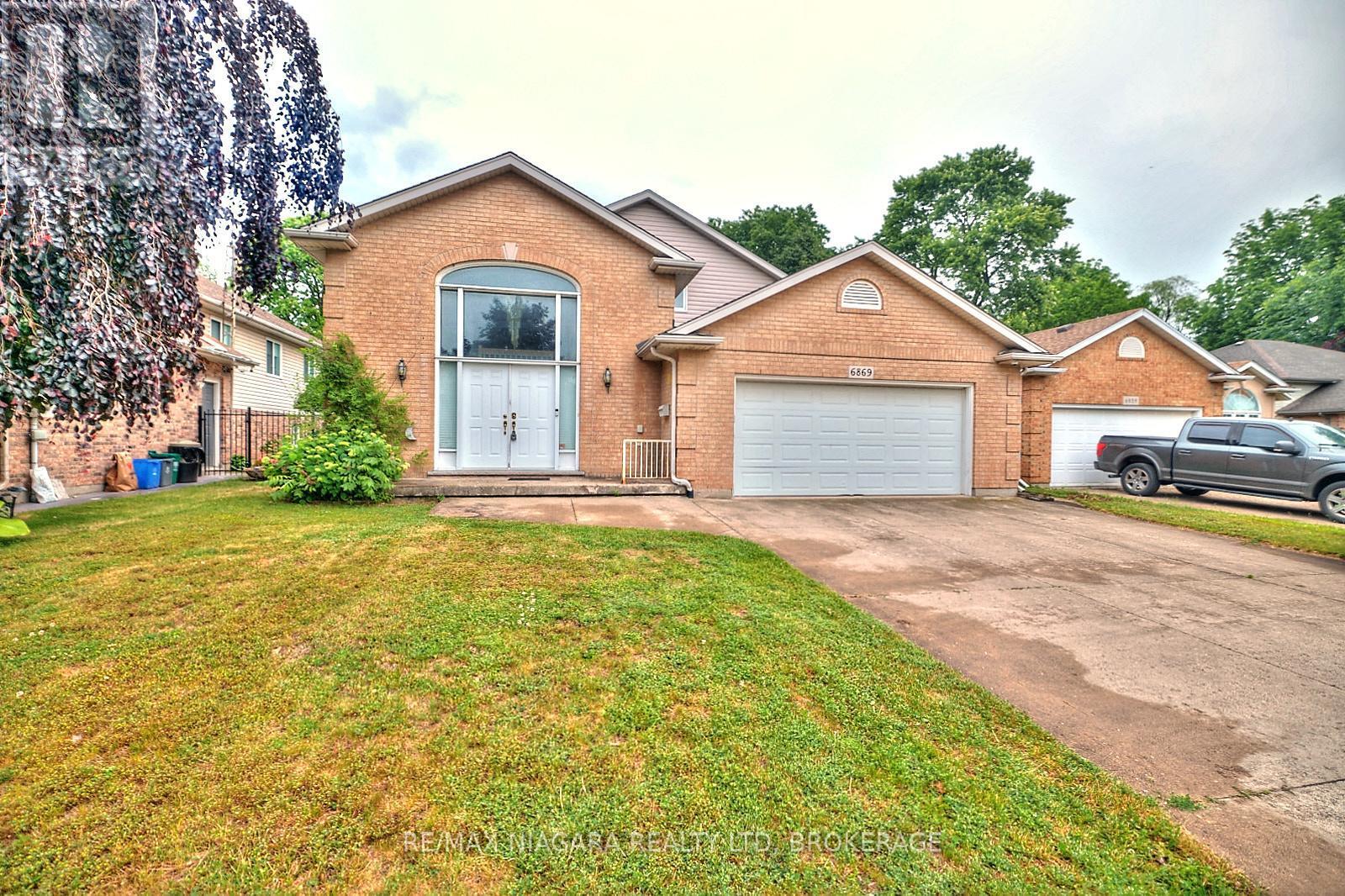 6869 Imperial Court, Niagara Falls (Dorchester), ON - Outdoor With Facade