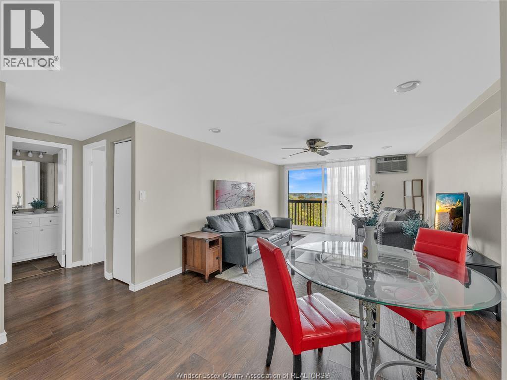 3936 Wyandotte East Unit# 906, Windsor, ON - Indoor Photo Showing Dining Room