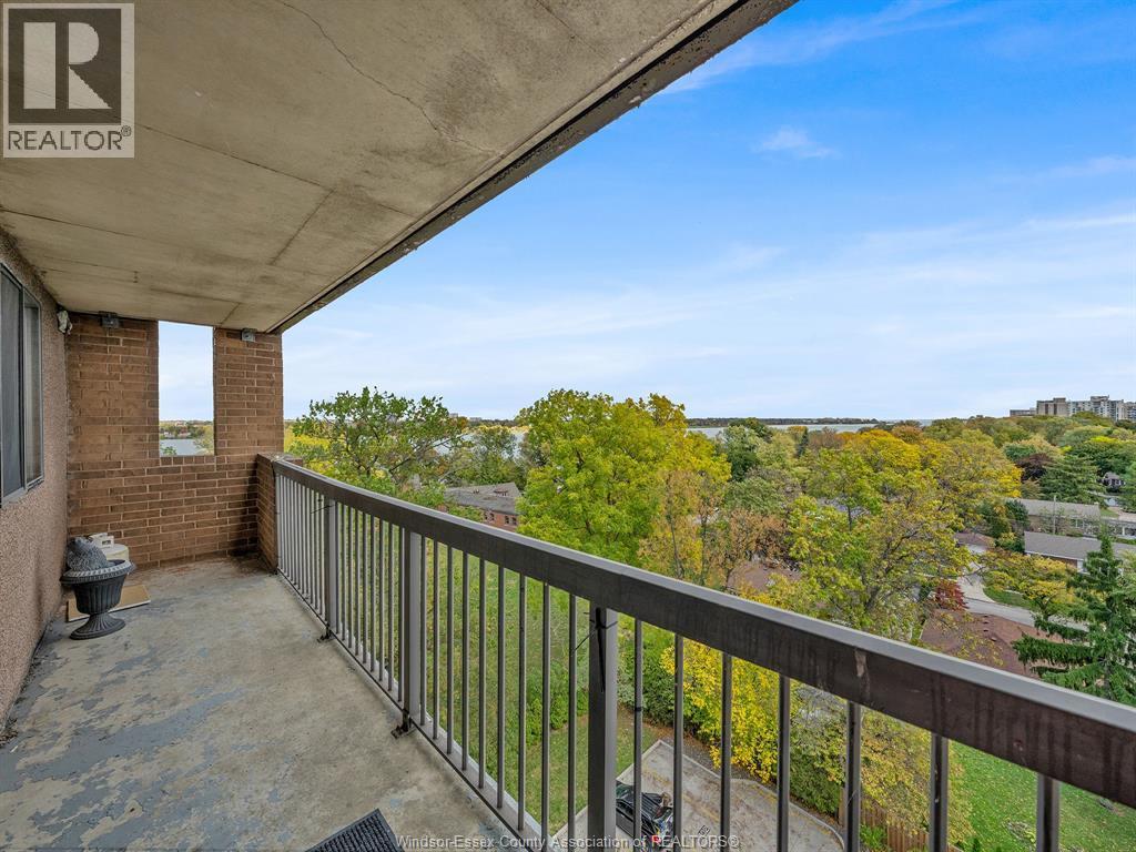 3936 Wyandotte East Unit# 906, Windsor, ON - Outdoor With Exterior