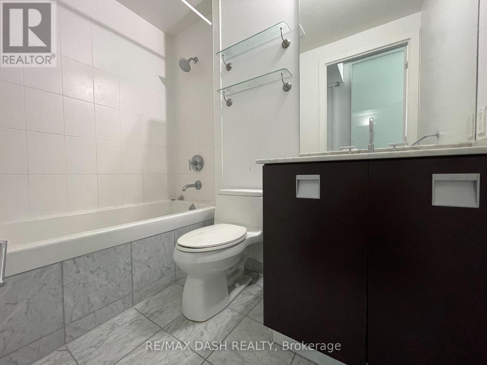 2709 - 33 Charles Street E, Toronto, ON - Indoor Photo Showing Bathroom