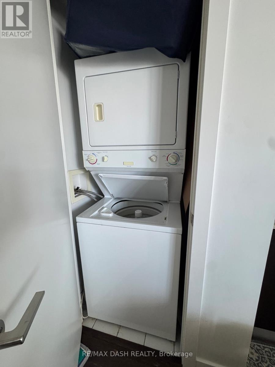 2709 - 33 Charles Street E, Toronto, ON - Indoor Photo Showing Laundry Room