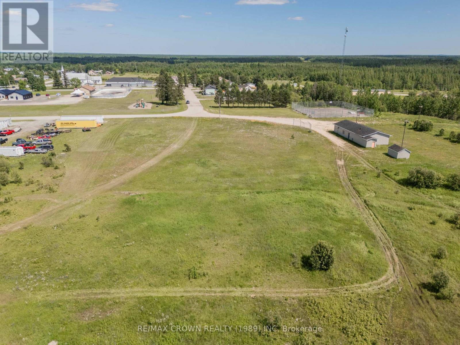 Fauquier - Pt1 Pt3 Of Cr347, Decarie Avenue, Kapuskasing, ON