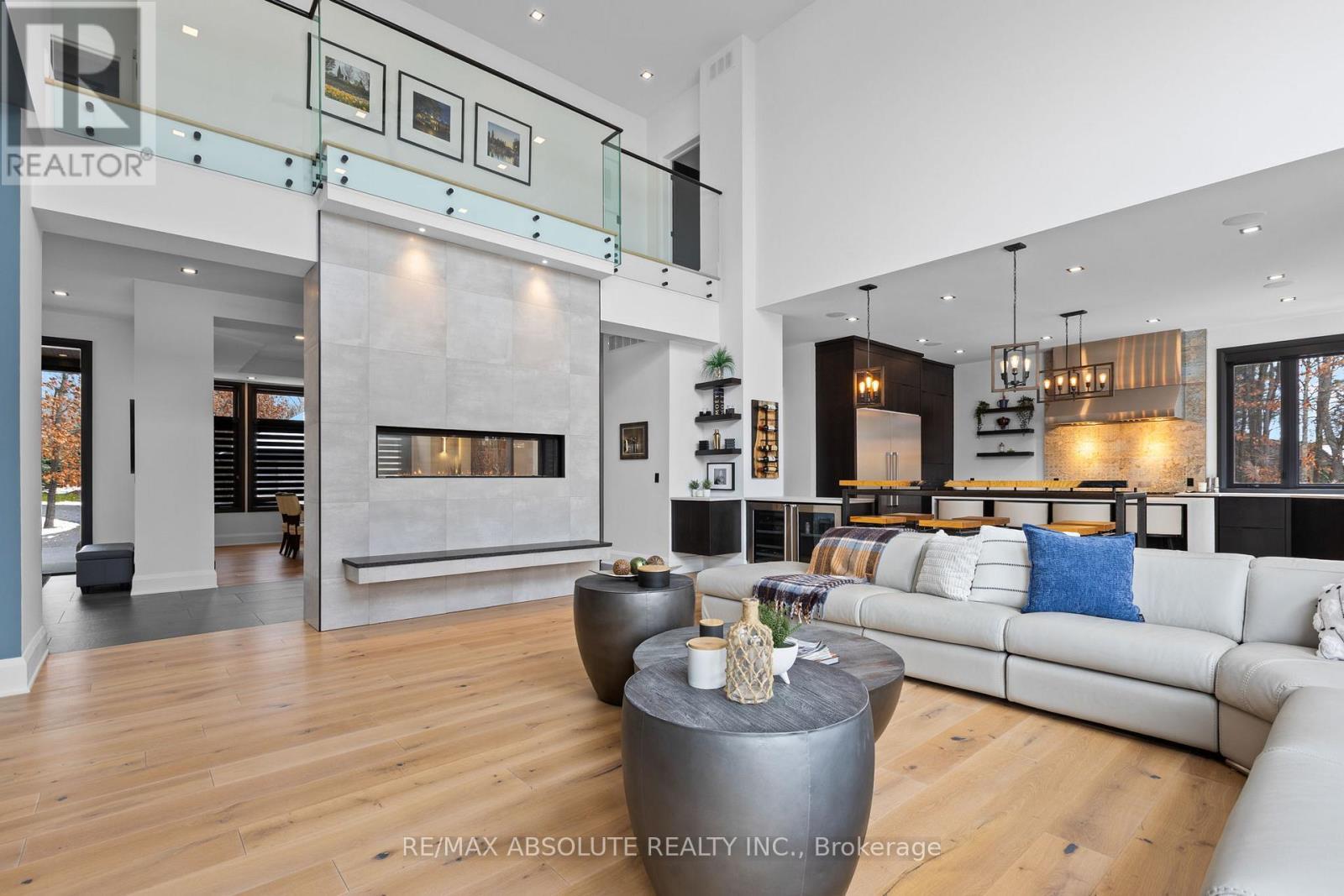 131 Cherryhill Drive, Ottawa, ON - Indoor Photo Showing Living Room