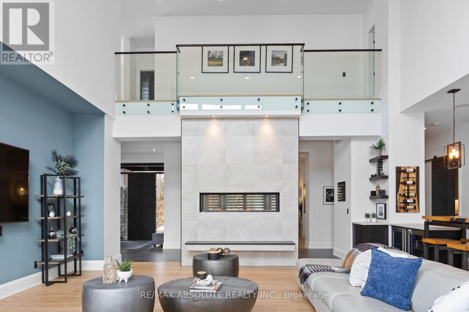 131 Cherryhill Drive, Ottawa, ON - Indoor Photo Showing Living Room