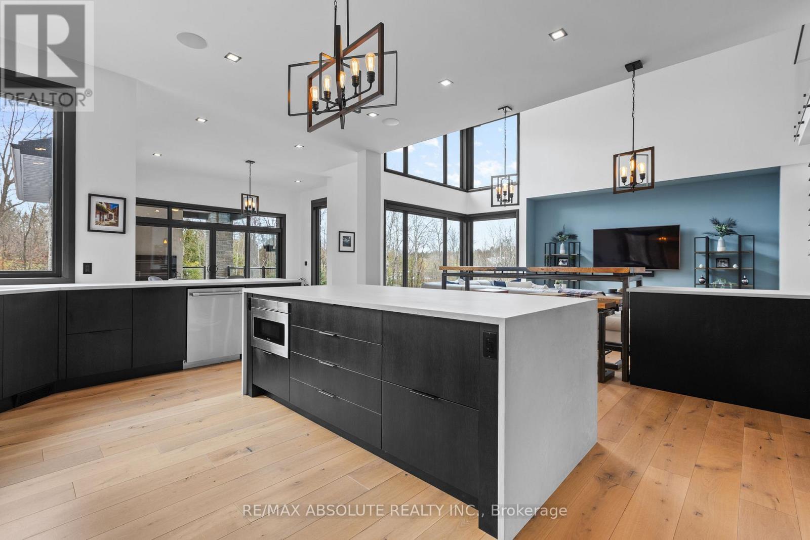 131 Cherryhill Drive, Ottawa, ON - Indoor Photo Showing Kitchen With Upgraded Kitchen