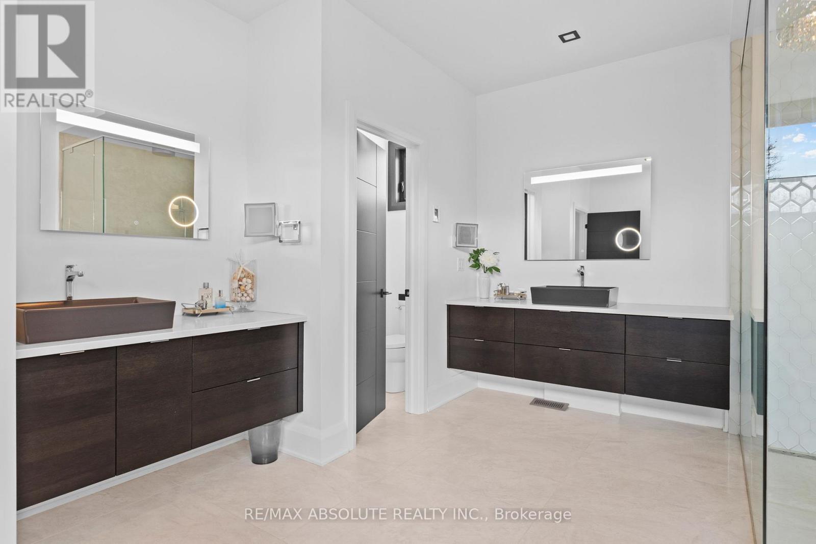 His & her separate vanities! - 131 Cherryhill Drive, Ottawa, ON -