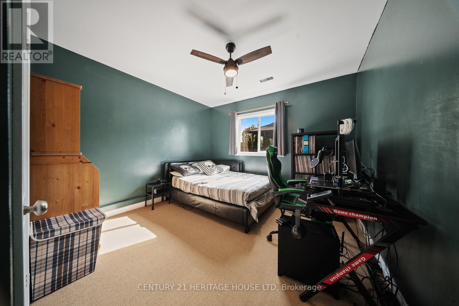 43 Idlewilde Lane, Hamilton, ON - Indoor Photo Showing Bedroom