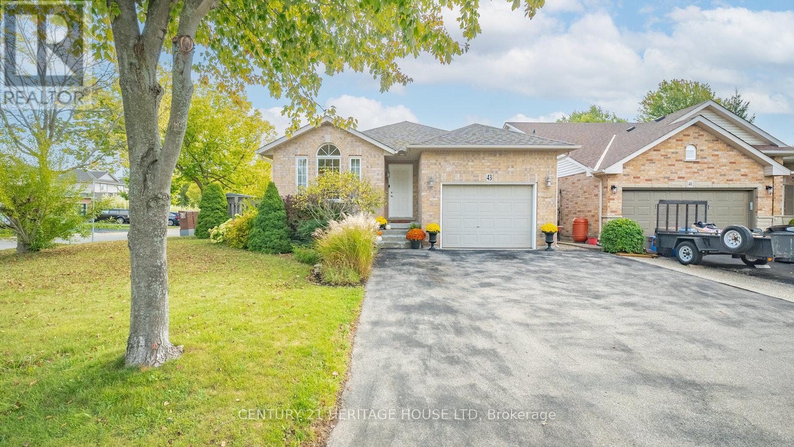 43 Idlewilde Lane, Hamilton, ON - Outdoor With Facade