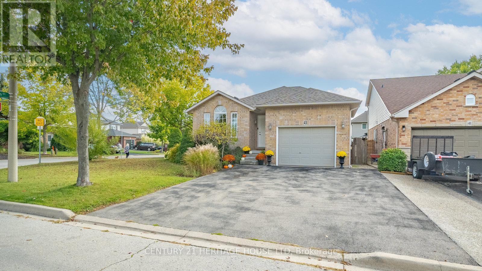 43 Idlewilde Lane, Hamilton, ON - Outdoor With Facade