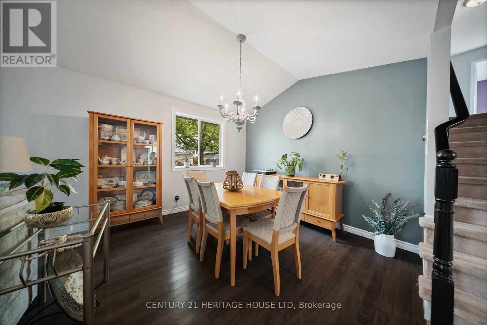 43 Idlewilde Lane, Hamilton, ON - Indoor Photo Showing Dining Room
