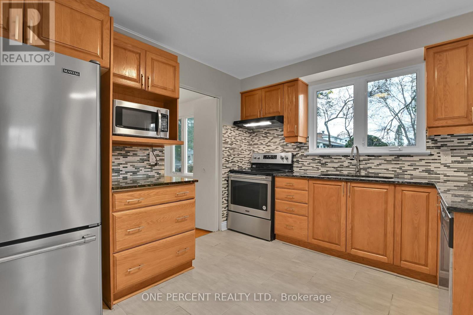 5 Parkridge Crescent, Ottawa, ON - Indoor Photo Showing Kitchen With Stainless Steel Kitchen