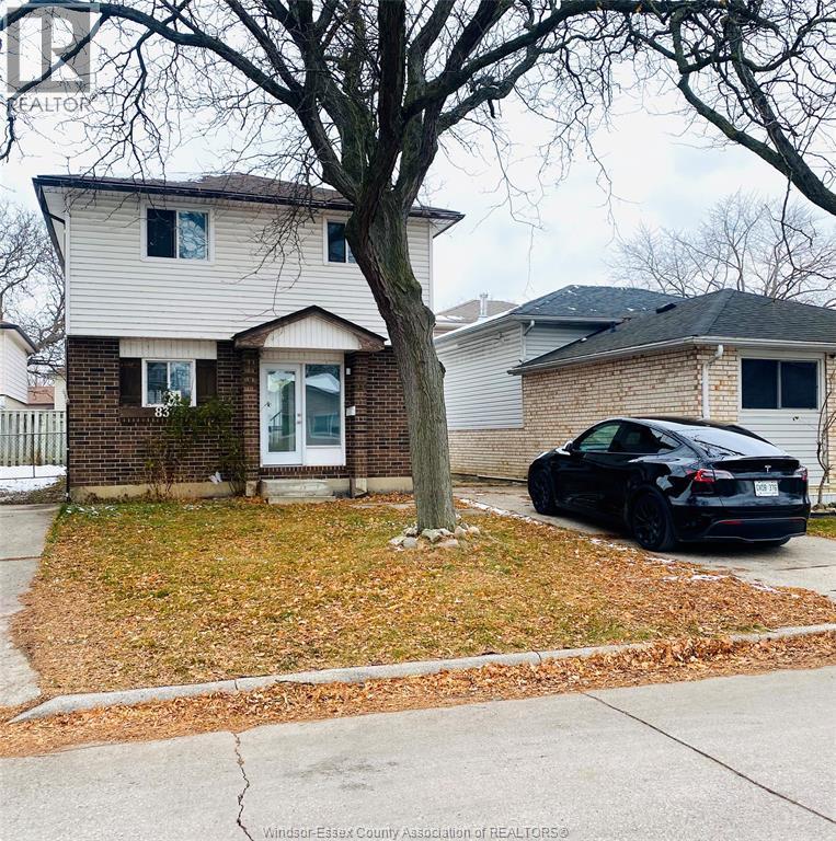 8324 Gregory Place, Windsor, ON - Outdoor