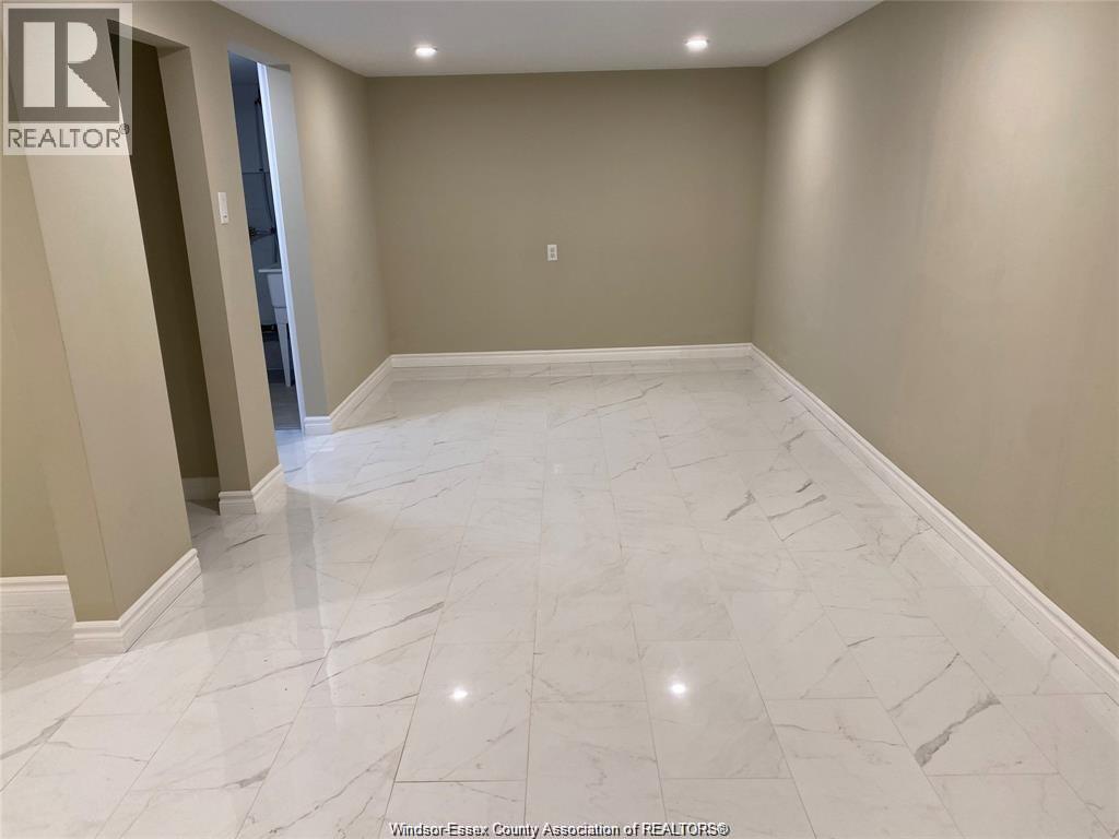 8324 Gregory Place, Windsor, ON - Indoor Photo Showing Other Room