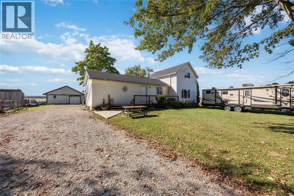 4915 Shiloh Line, Petrolia, ON - Outdoor