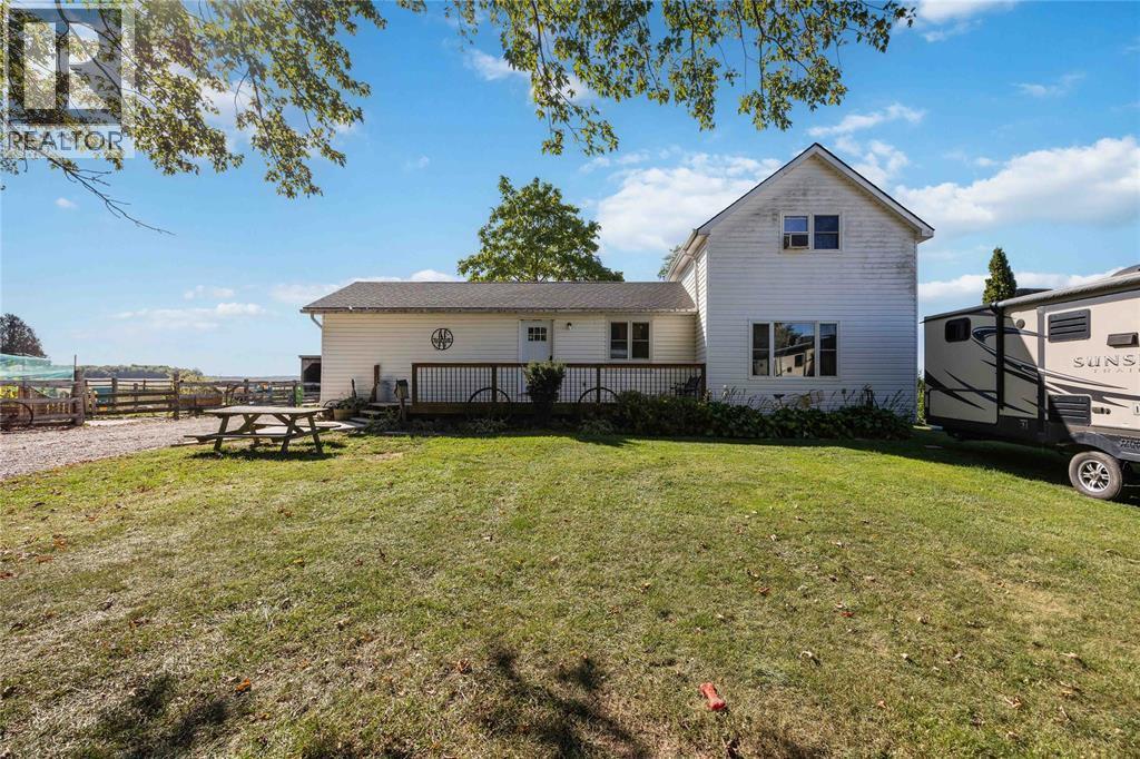 4915 Shiloh Line, Petrolia, ON - Outdoor