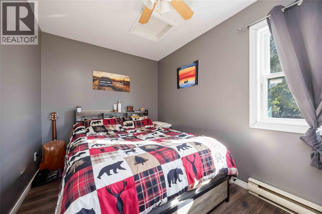 4915 Shiloh Line, Petrolia, ON - Indoor Photo Showing Bedroom
