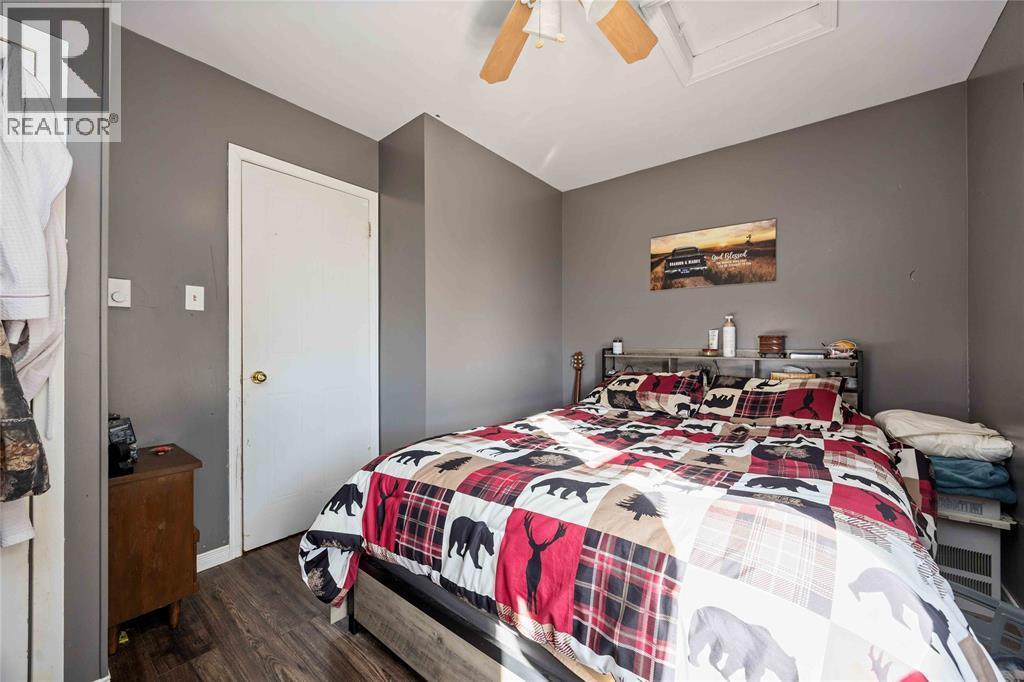 4915 Shiloh Line, Petrolia, ON - Indoor Photo Showing Bedroom