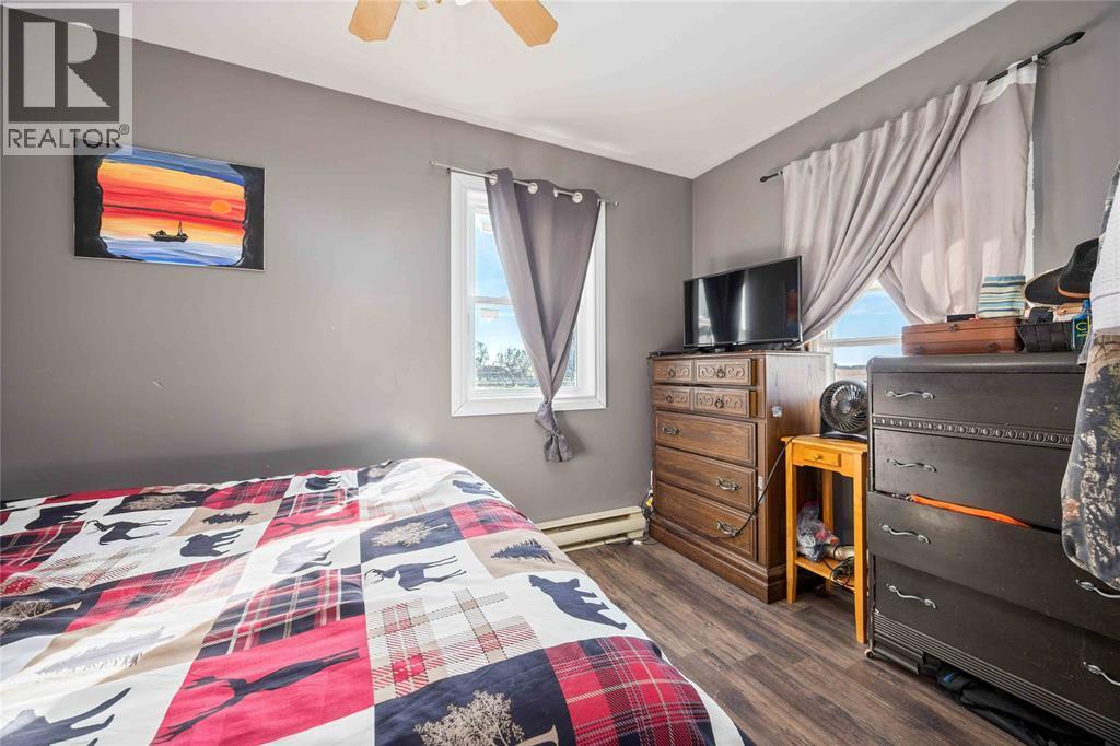 4915 Shiloh Line, Petrolia, ON - Indoor Photo Showing Bedroom