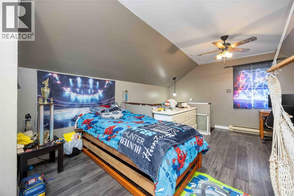 4915 Shiloh Line, Petrolia, ON - Indoor Photo Showing Bedroom