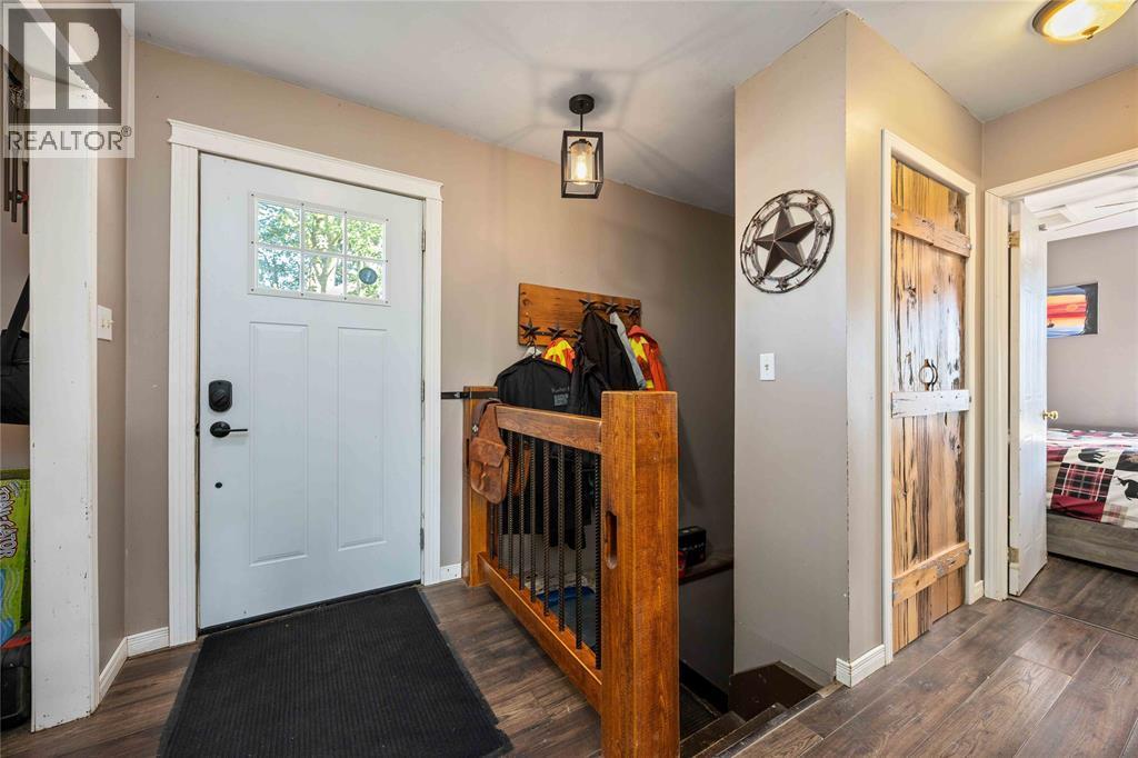 4915 Shiloh Line, Petrolia, ON - Indoor Photo Showing Other Room