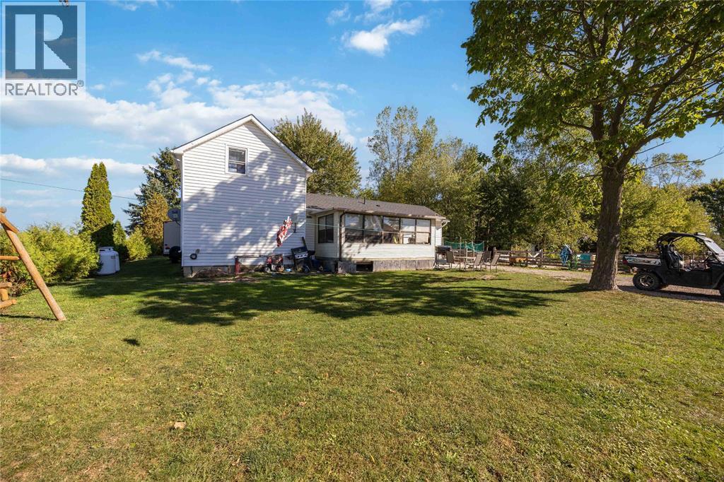 4915 Shiloh Line, Petrolia, ON - Outdoor