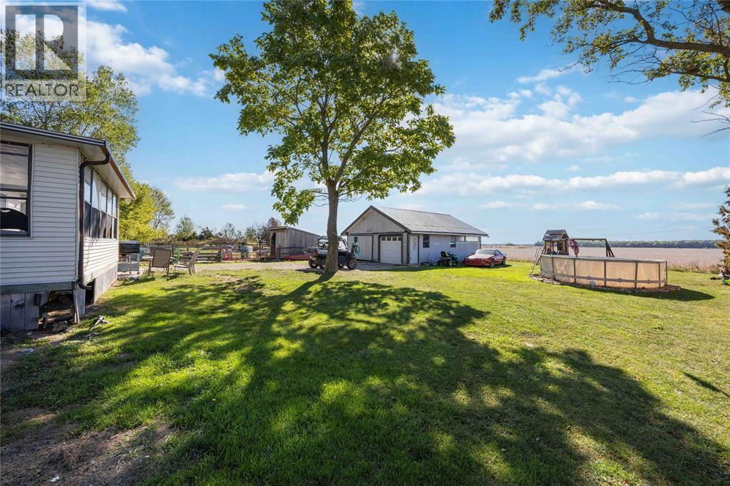 4915 Shiloh Line, Petrolia, ON - Outdoor