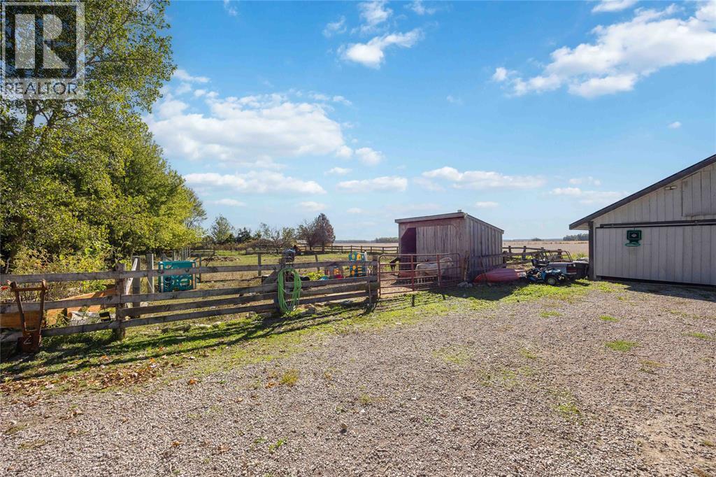 4915 Shiloh Line, Petrolia, ON - Outdoor