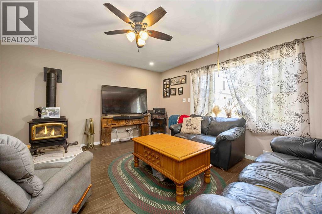 4915 Shiloh Line, Petrolia, ON - Indoor Photo Showing Living Room With Fireplace