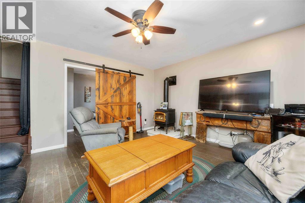 4915 Shiloh Line, Petrolia, ON - Indoor Photo Showing Living Room With Fireplace