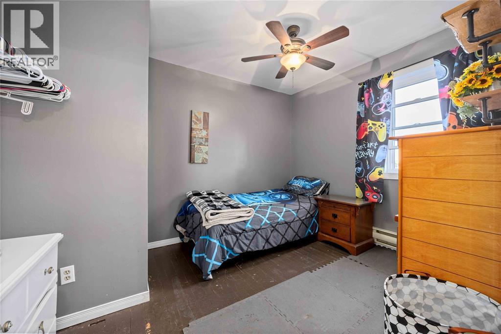 4915 Shiloh Line, Petrolia, ON - Indoor Photo Showing Bedroom