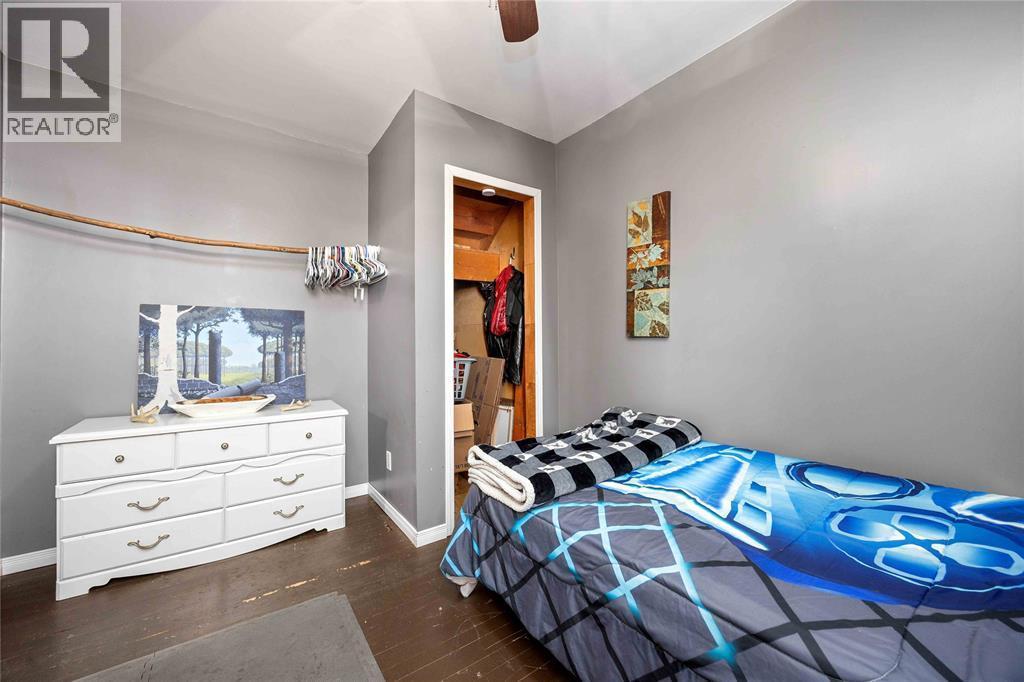 4915 Shiloh Line, Petrolia, ON - Indoor Photo Showing Bedroom