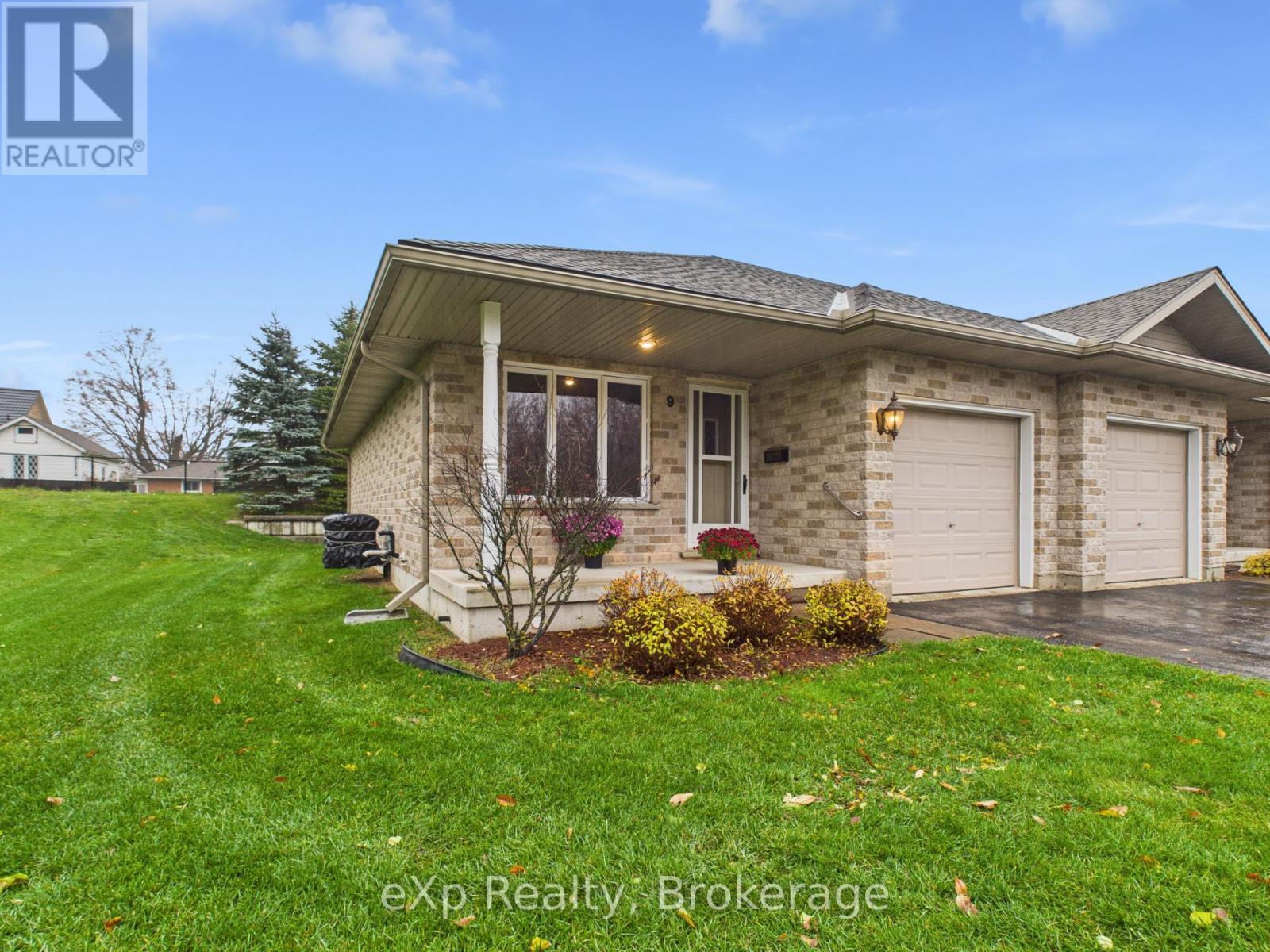 End Unit - 9 - 302 Park Street W, West Grey, ON - Outdoor With Deck Patio Veranda