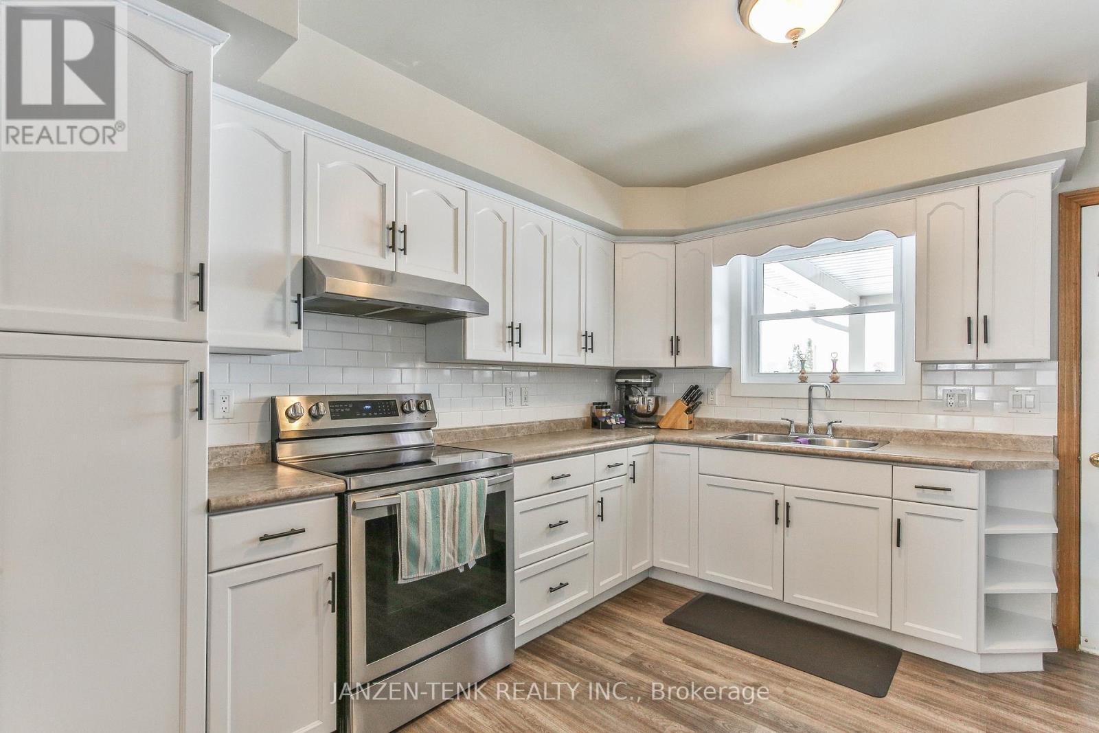 1728 1St Concession Road, Norfolk, ON - Indoor Photo Showing Kitchen With Double Sink