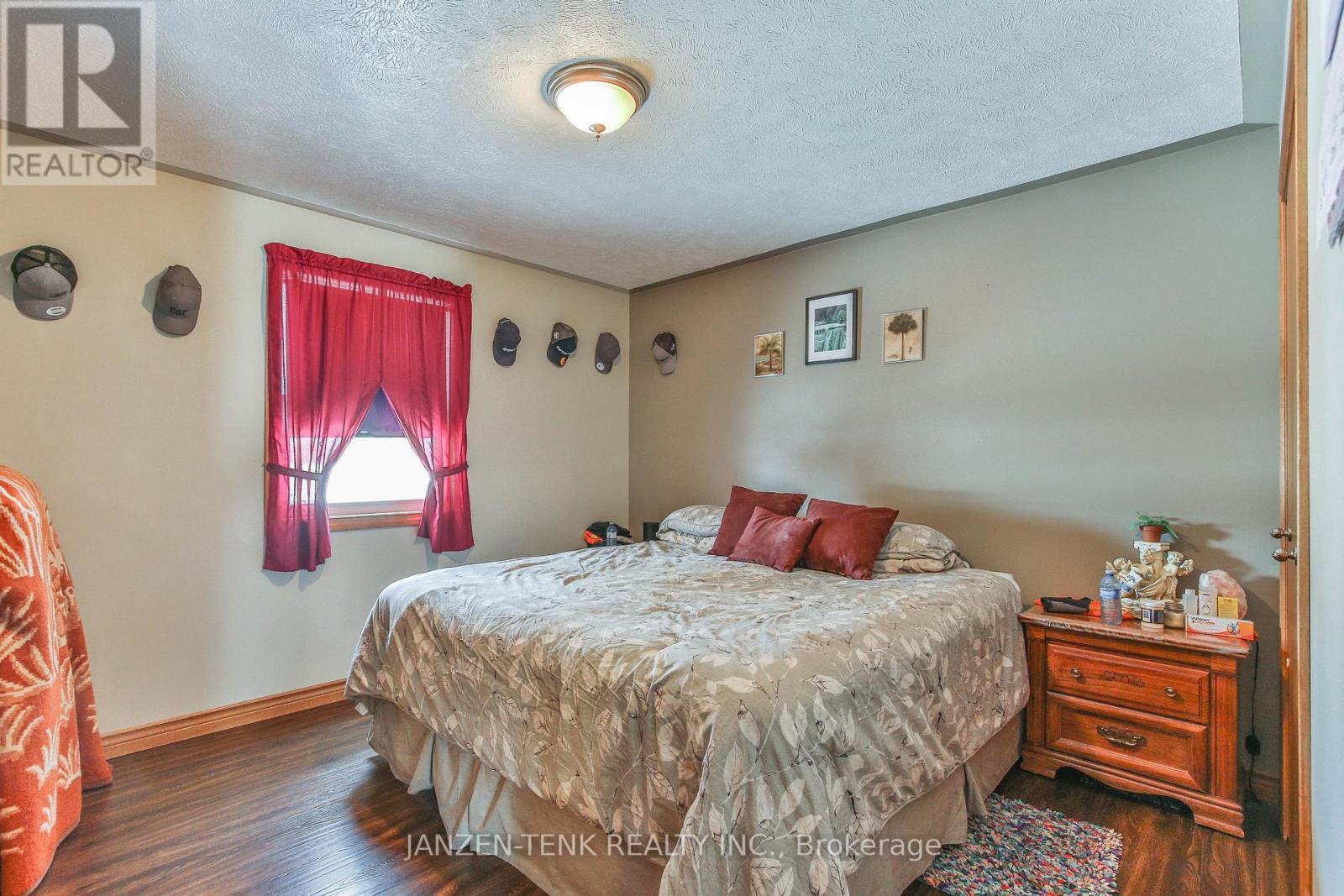 1728 1St Concession Road, Norfolk, ON - Indoor Photo Showing Bedroom