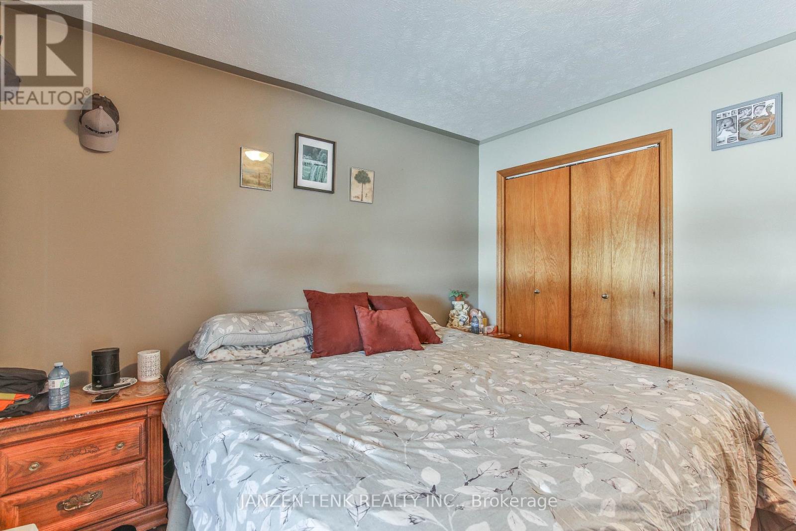 1728 1St Concession Road, Norfolk, ON - Indoor Photo Showing Bedroom