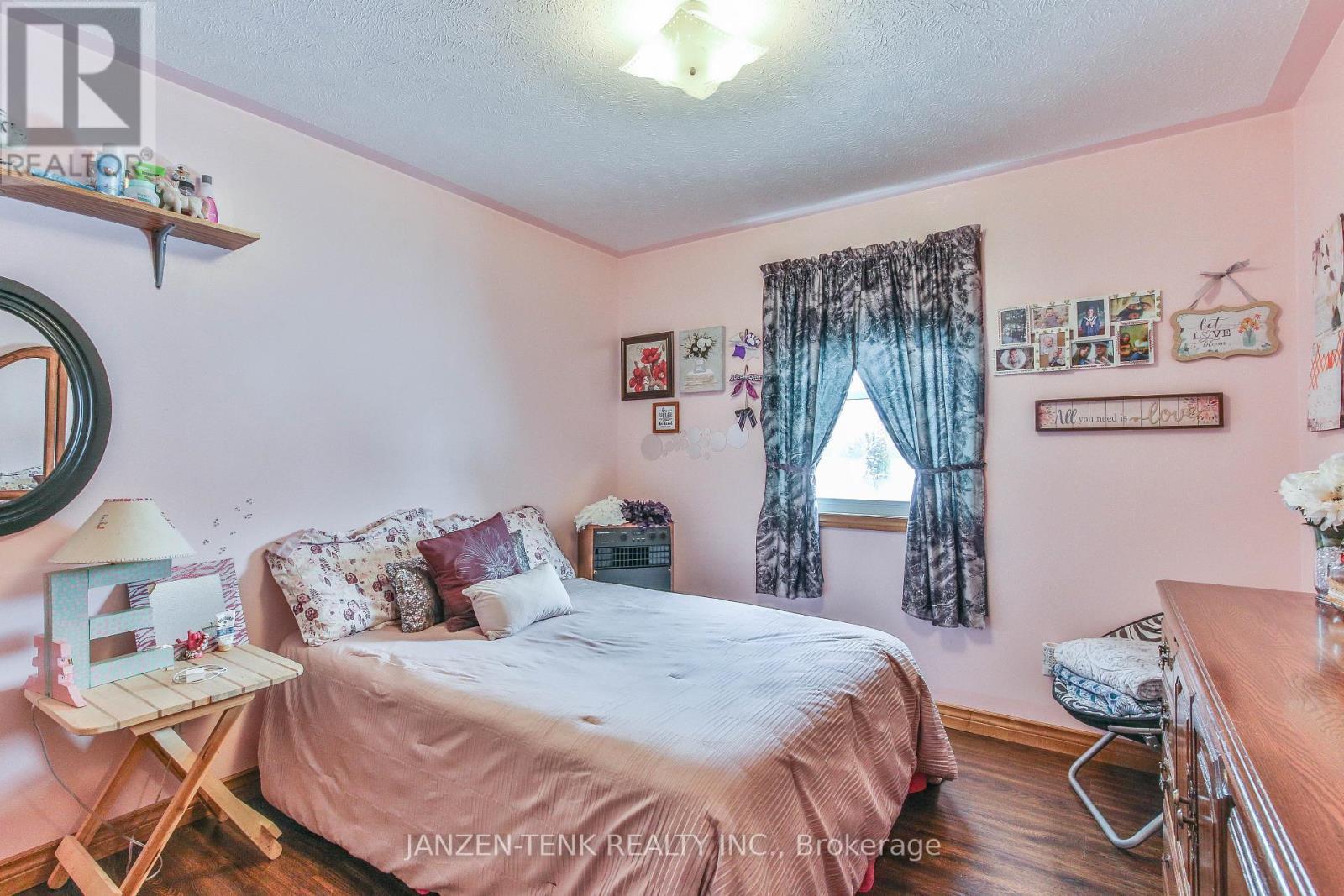 1728 1St Concession Road, Norfolk, ON - Indoor Photo Showing Bedroom
