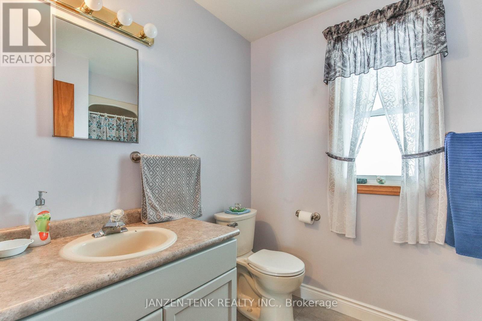 1728 1St Concession Road, Norfolk, ON - Indoor Photo Showing Bathroom