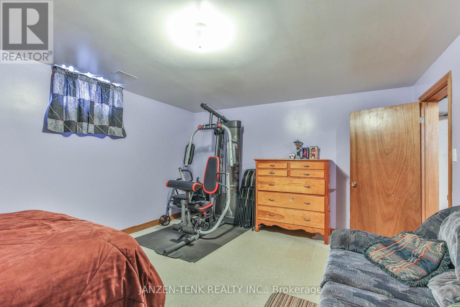 1728 1St Concession Road, Norfolk, ON - Indoor Photo Showing Bedroom