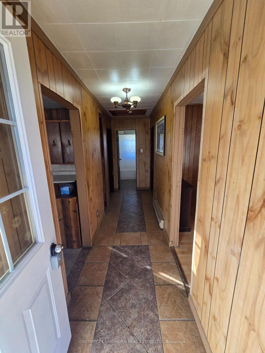 2436 Henderson Road, Frontenac (Frontenac Centre), ON - Indoor Photo Showing Other Room