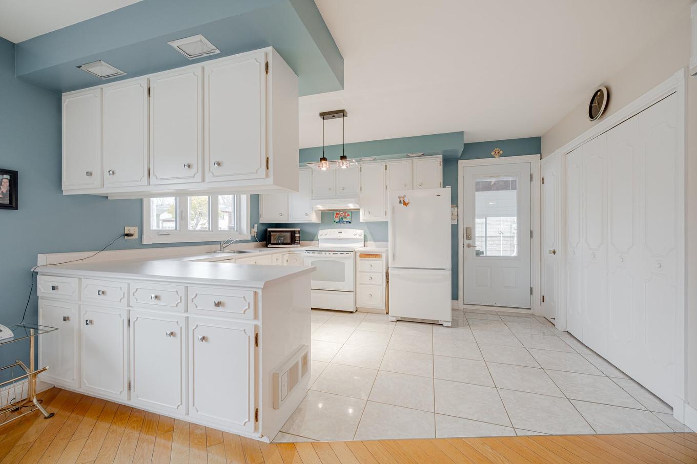 Cuisine - 2880 Av. Marivaux, Québec (Les Rivières), QC - Indoor Photo Showing Kitchen