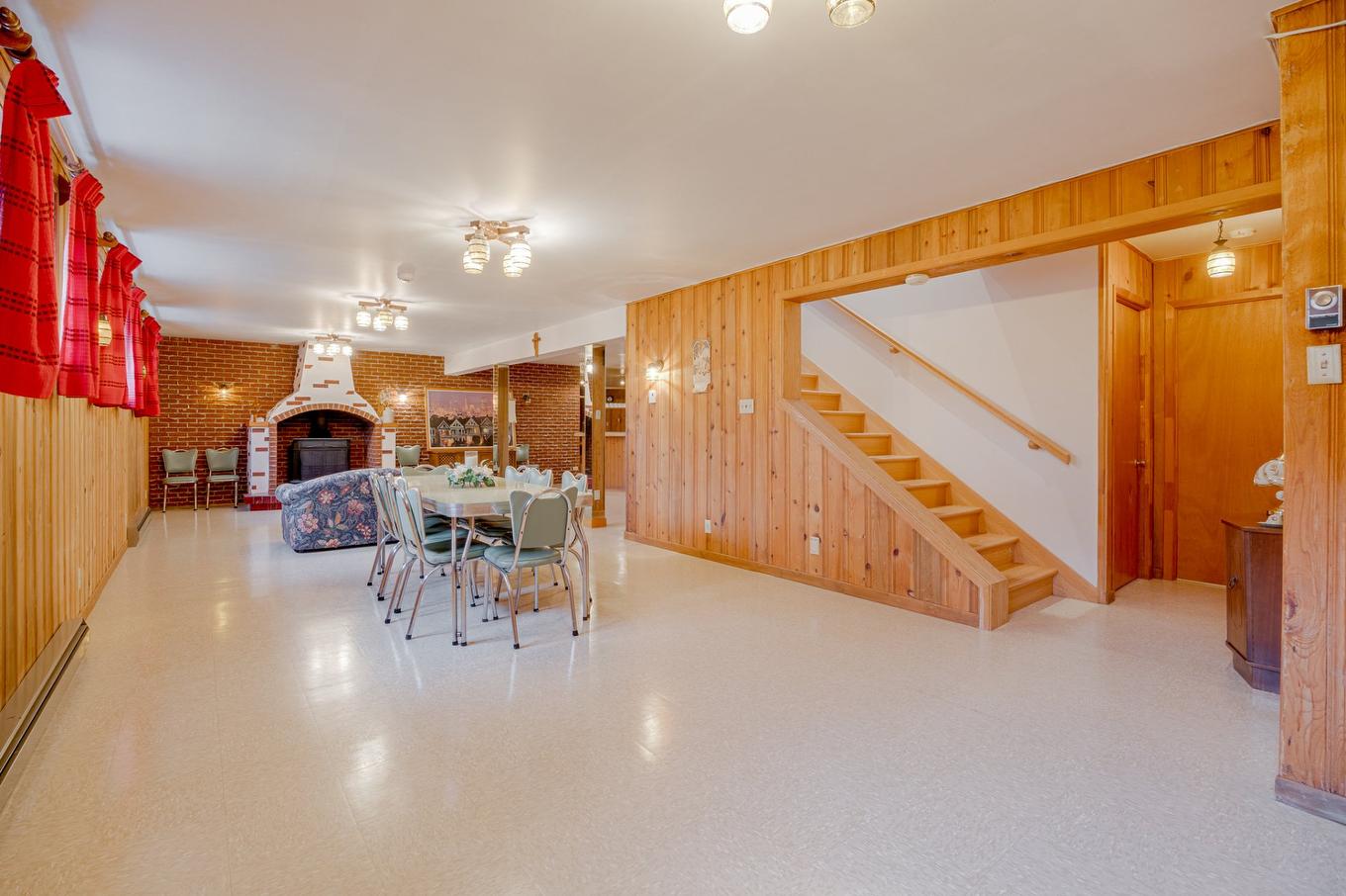 Salle familiale - 2880 Av. Marivaux, Québec (Les Rivières), QC - Indoor